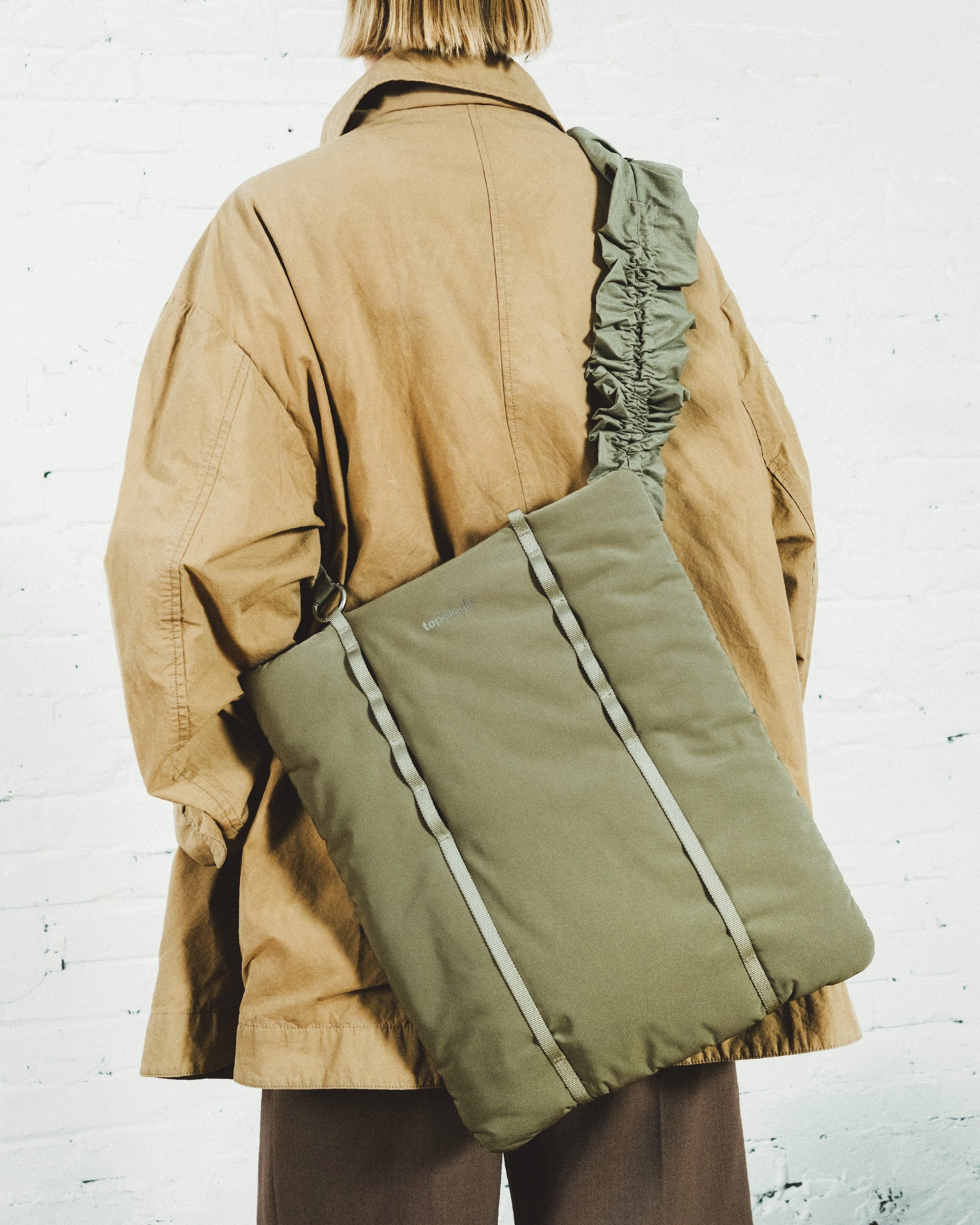 Topologie 16 Cloud Shopper トートバッグ black Topologie Cloud Tote 
