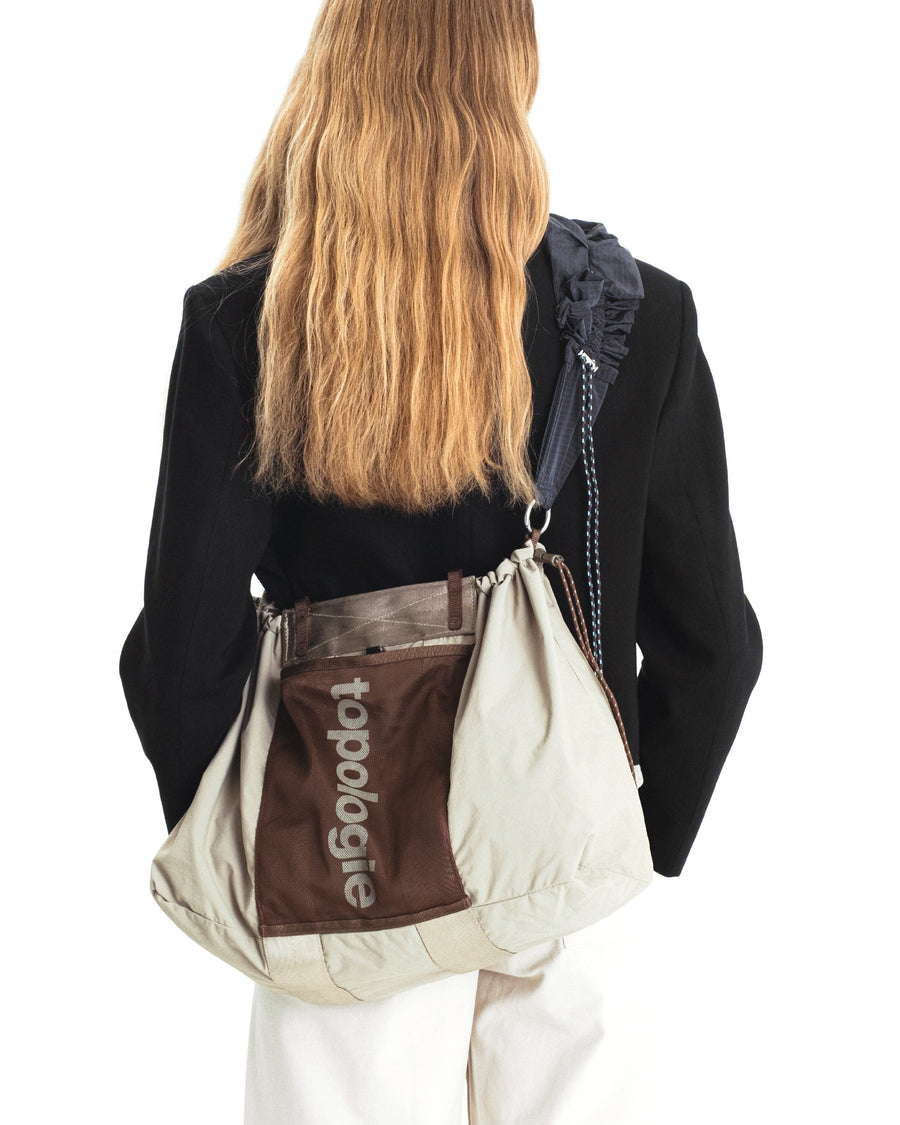 Summit Tote Wide Medium – Topologie EU