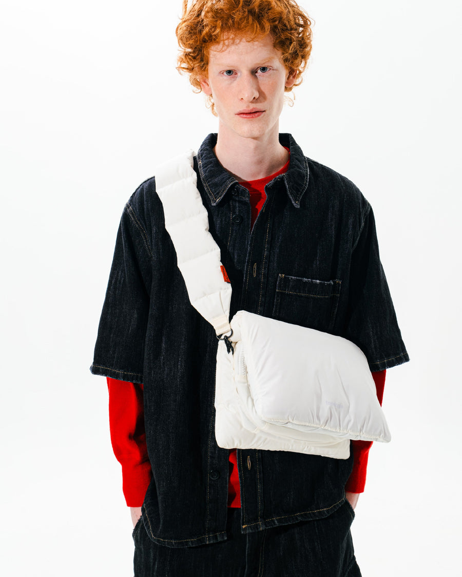 A-Frame Bag Medium / Marshmallow / Bungee Strap / Topologie Red