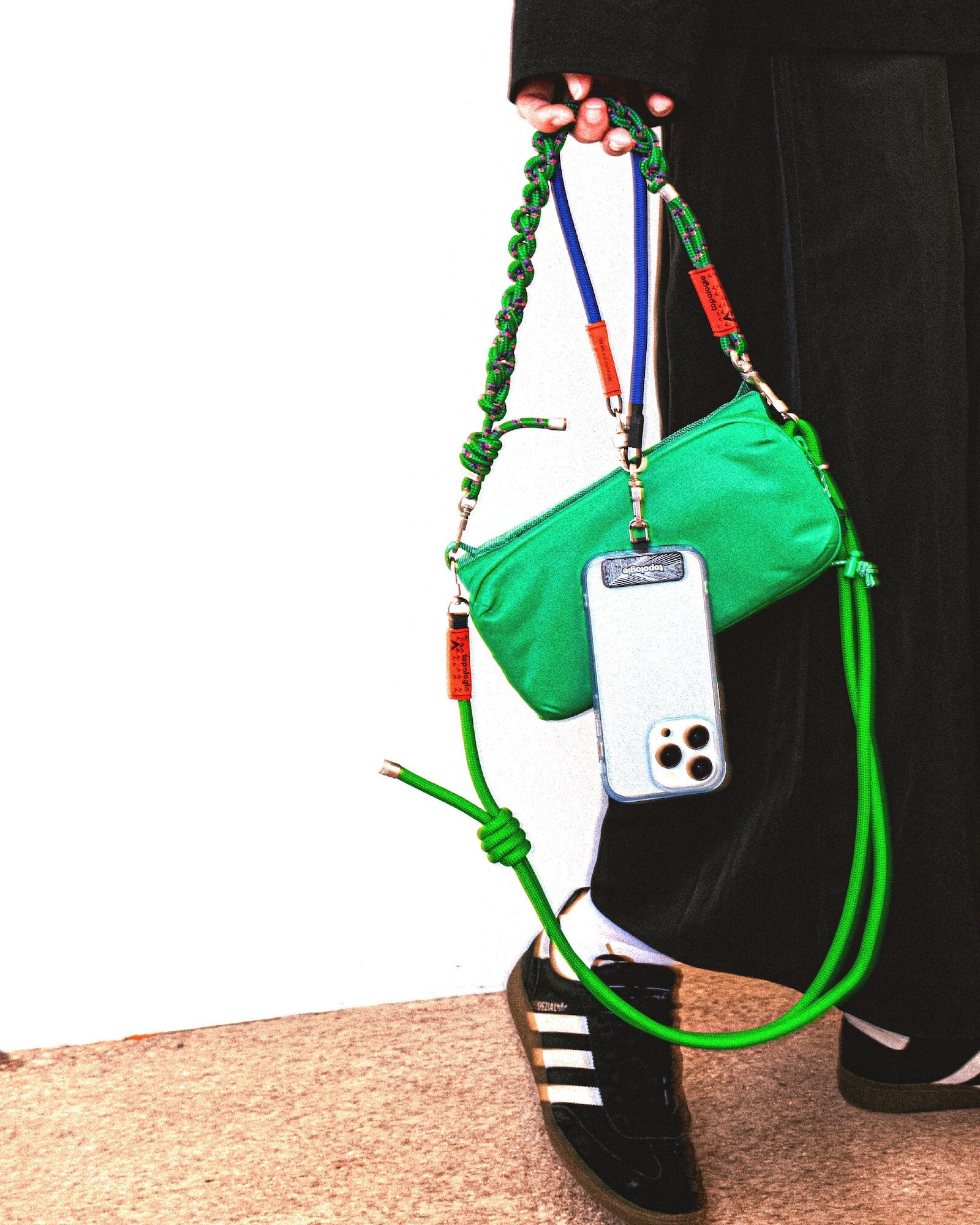 Adaptateur pour dragonne de téléphone