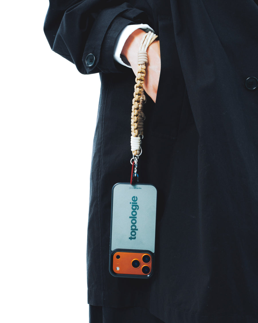 Siurana Phone Case / Black Mirror / iPhone 17